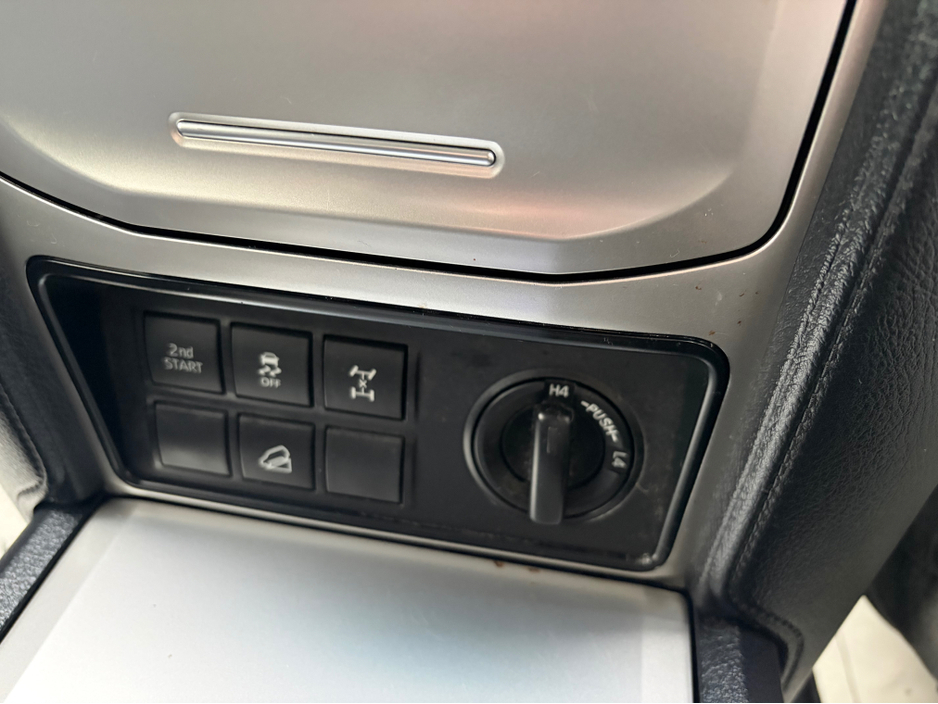 2021 Toyota Landcruiser - image 19