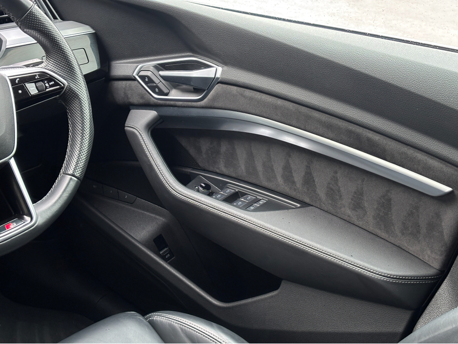 2021 Audi e-tron - image 19