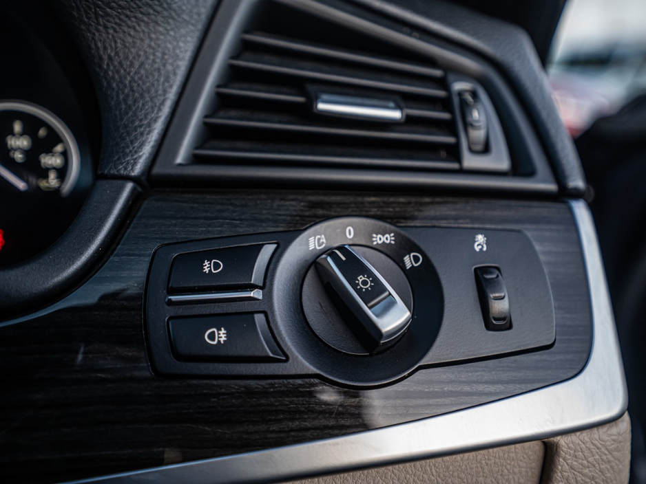 2015 BMW 5 Series - image 20