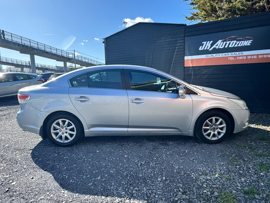 2009 Toyota Avensis - image 8