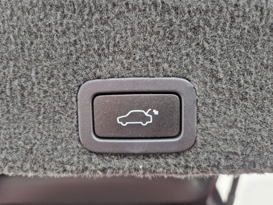 2015 Volvo XC60 - image 22