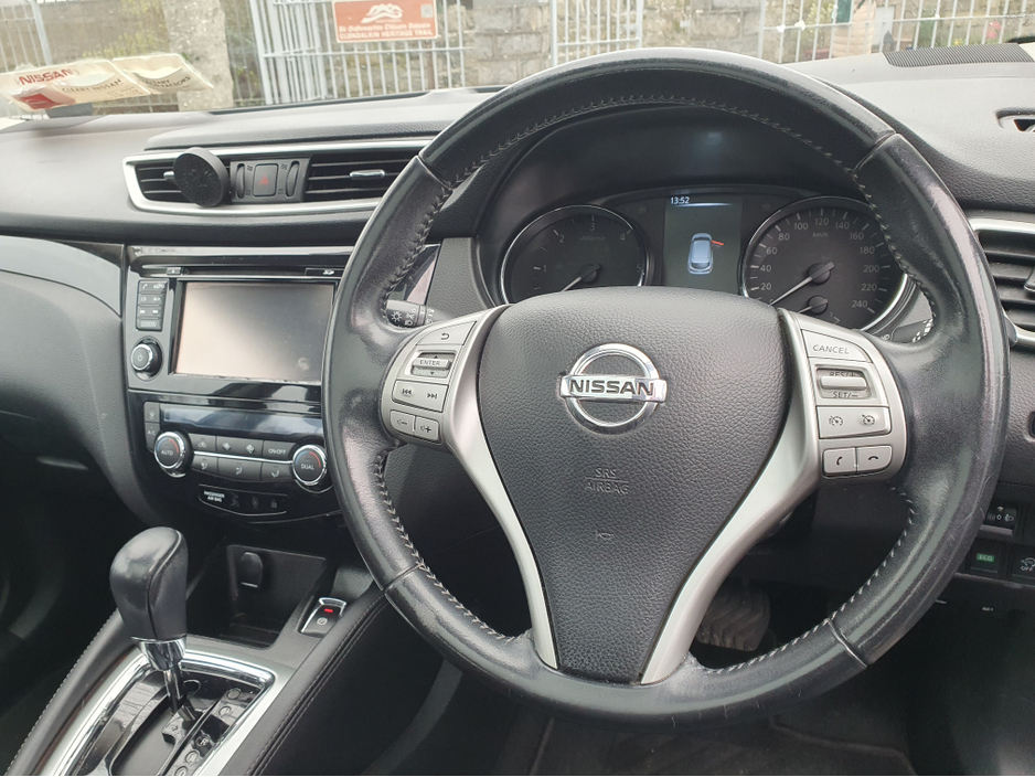 2017 Nissan Qashqai 1.6 DSL // AUTOMATIC // PAN ROOF // €10,995
