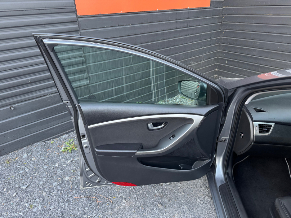 2012 Hyundai i30 - image 18