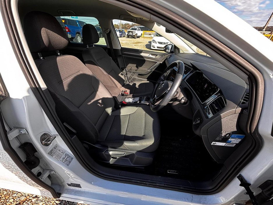 2020 Volkswagen Golf - image 2