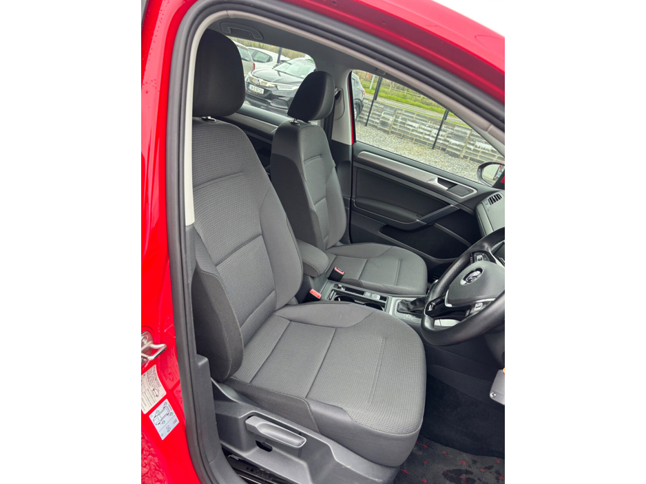 2015 Volkswagen Golf - image 5