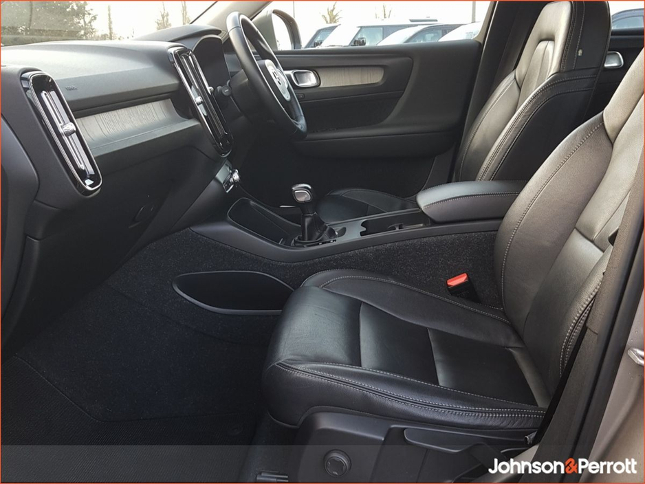 2020 Volvo XC40 - image 7
