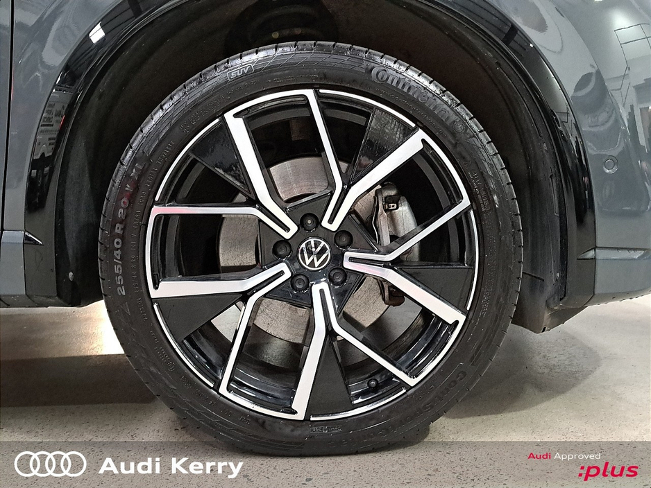 2024 Volkswagen Tiguan - image 9