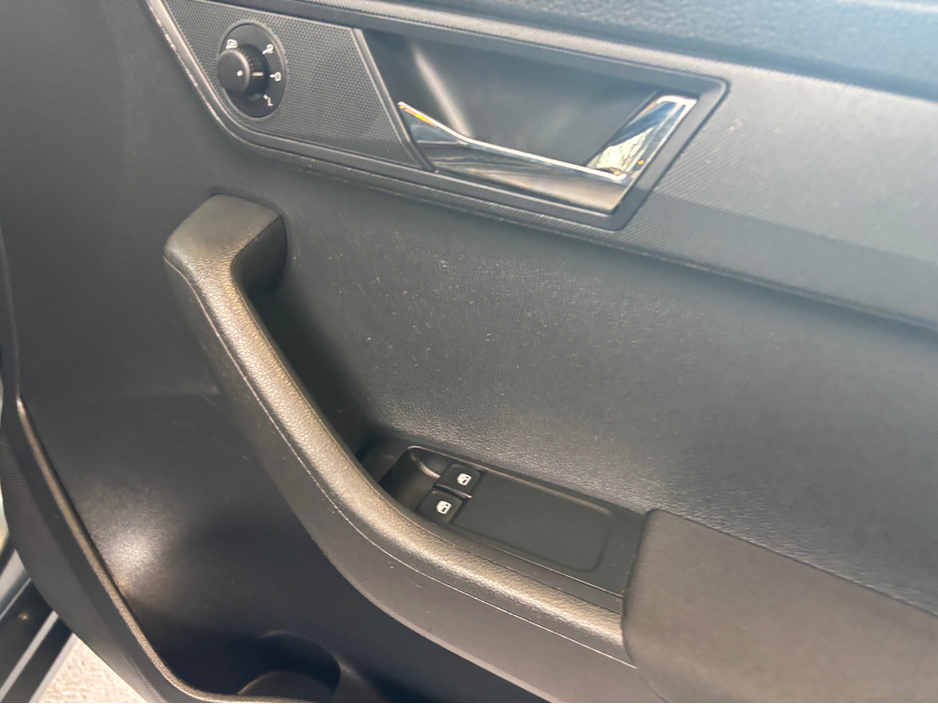 2017 Skoda Fabia - image 6