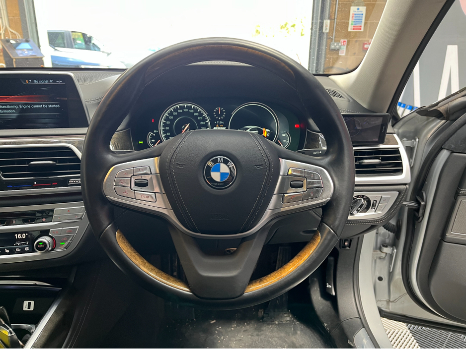 2017 BMW 7 Series - image 8