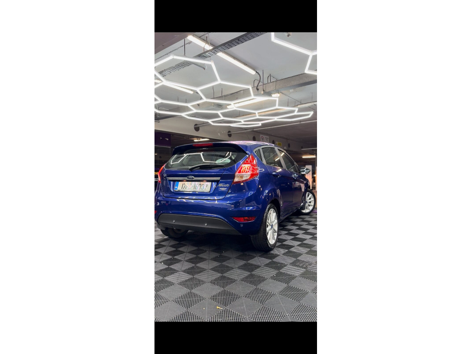 2017 Ford Fiesta - image 4