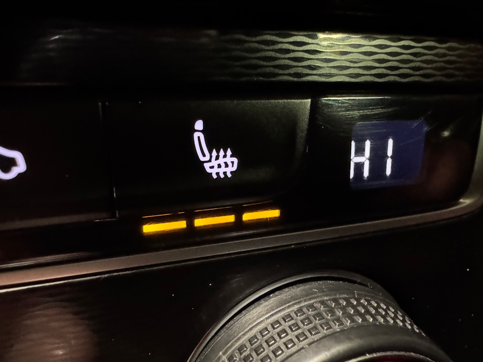 2016 Volkswagen Golf - image 25