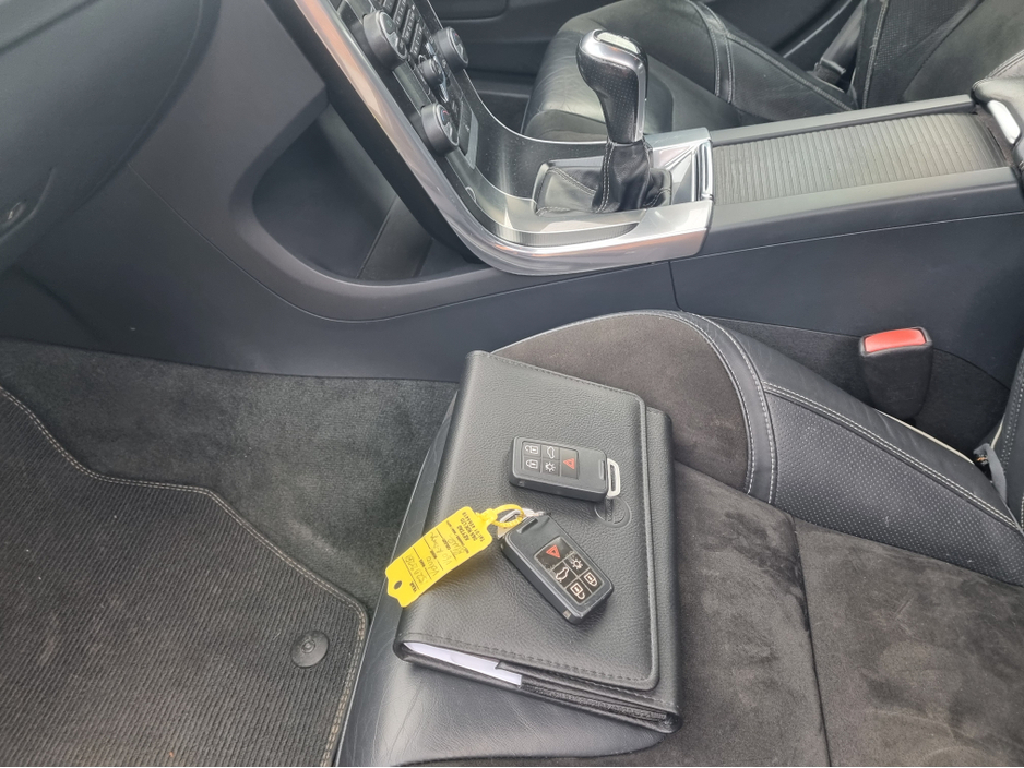 2015 Volvo V60 - image 23