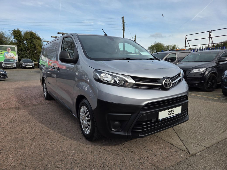 2022 Toyota Proace - image 2