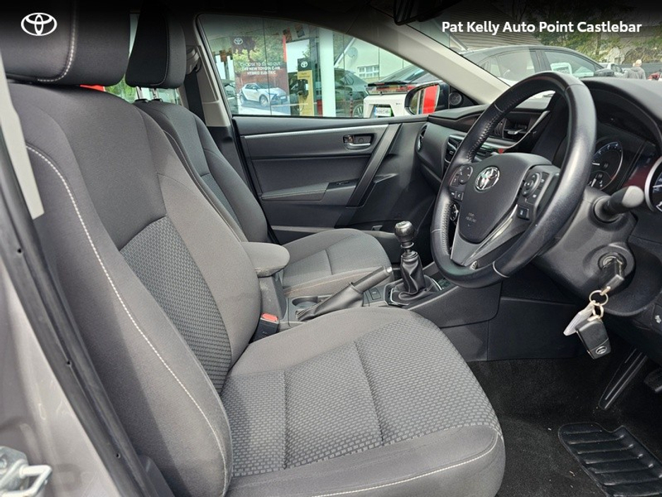 2018 Toyota Corolla - image 11