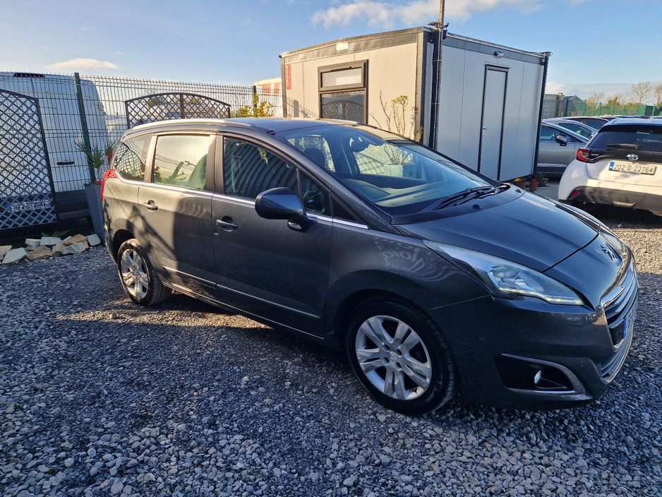 2015 Peugeot 5008 - image 5