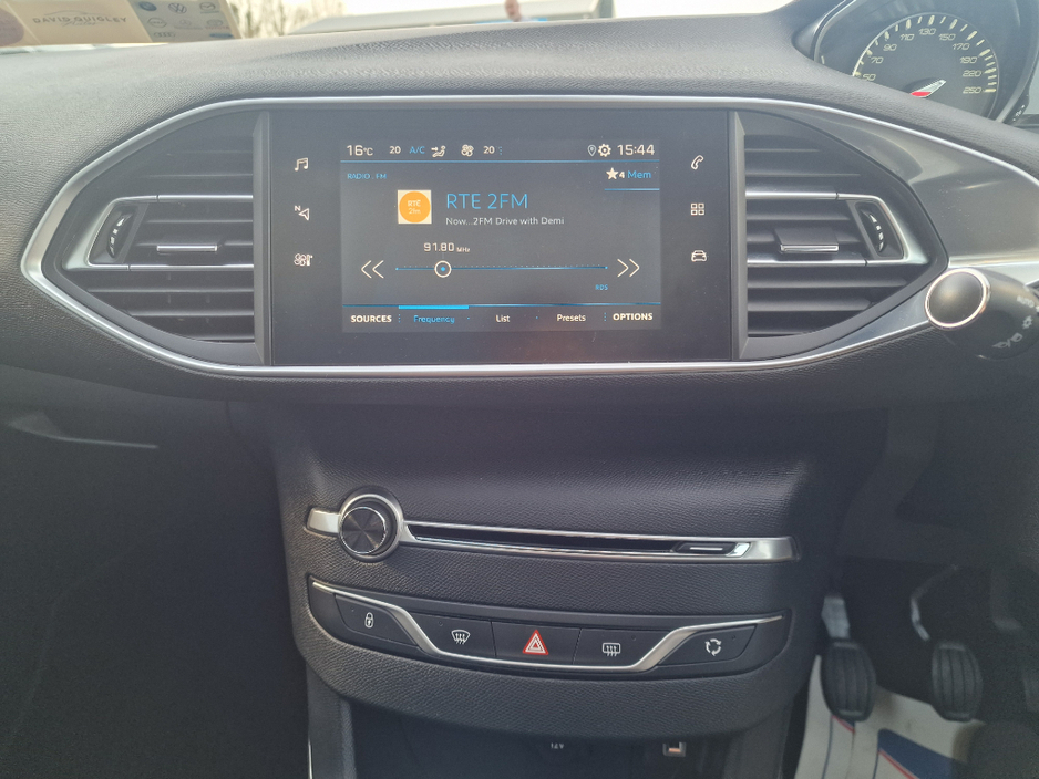 2019 Peugeot 308 - image 12