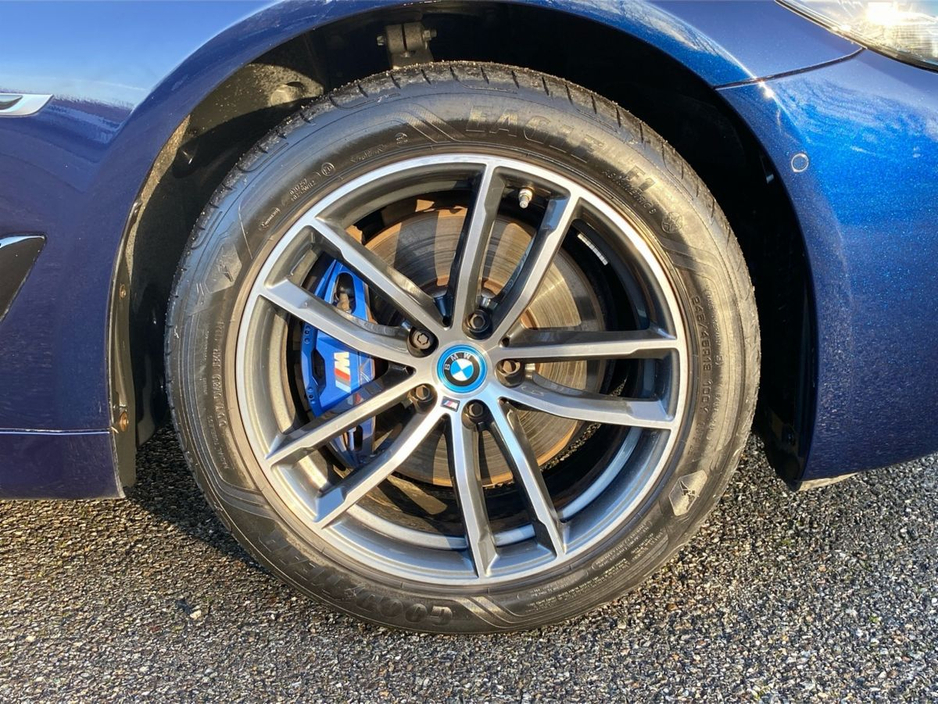 2023 BMW 5 Series - image 14