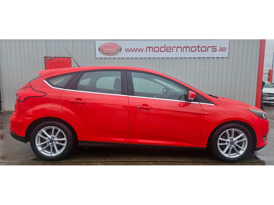 2015 Ford Focus - image 5