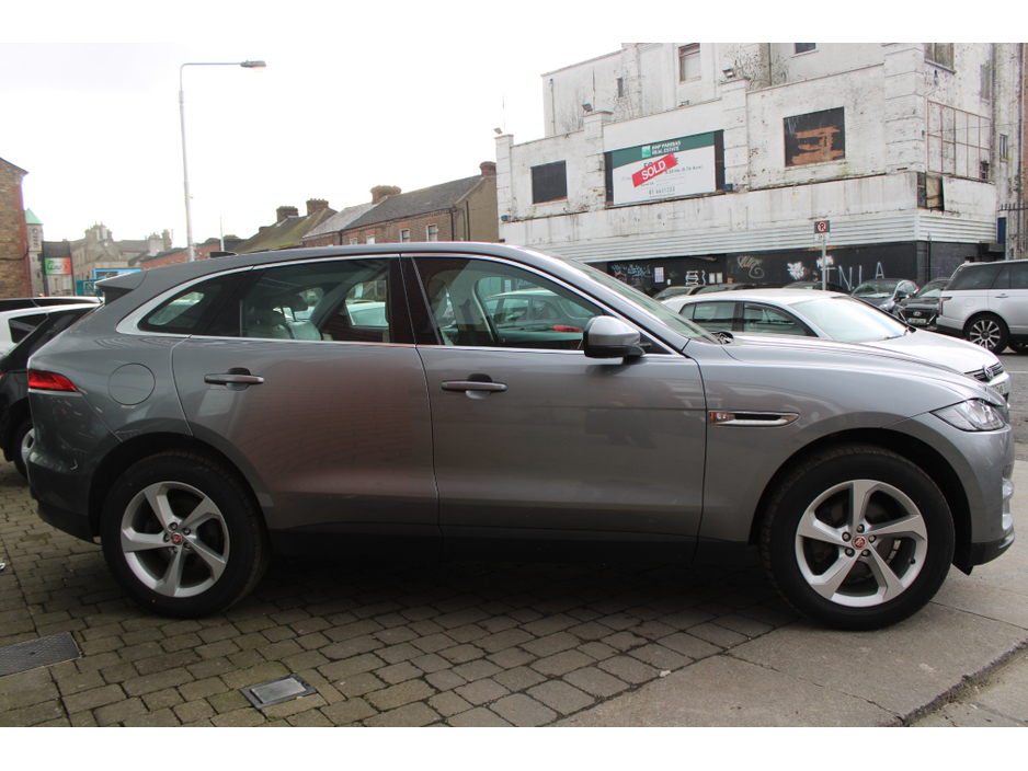 2020 Jaguar F-Pace - image 3