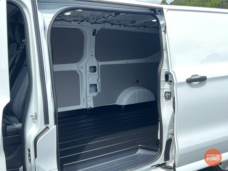 2026 Ford Transit Custom - image 8