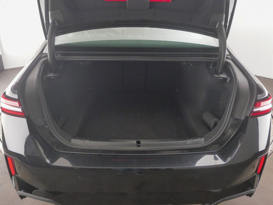 2025 BMW 5 Series - image 13