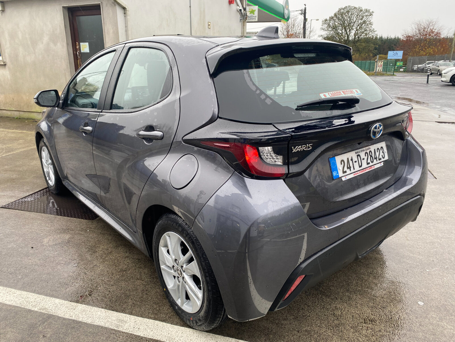 2024 Toyota Yaris - image 6