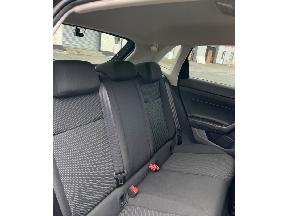 2018 Volkswagen Polo - image 12