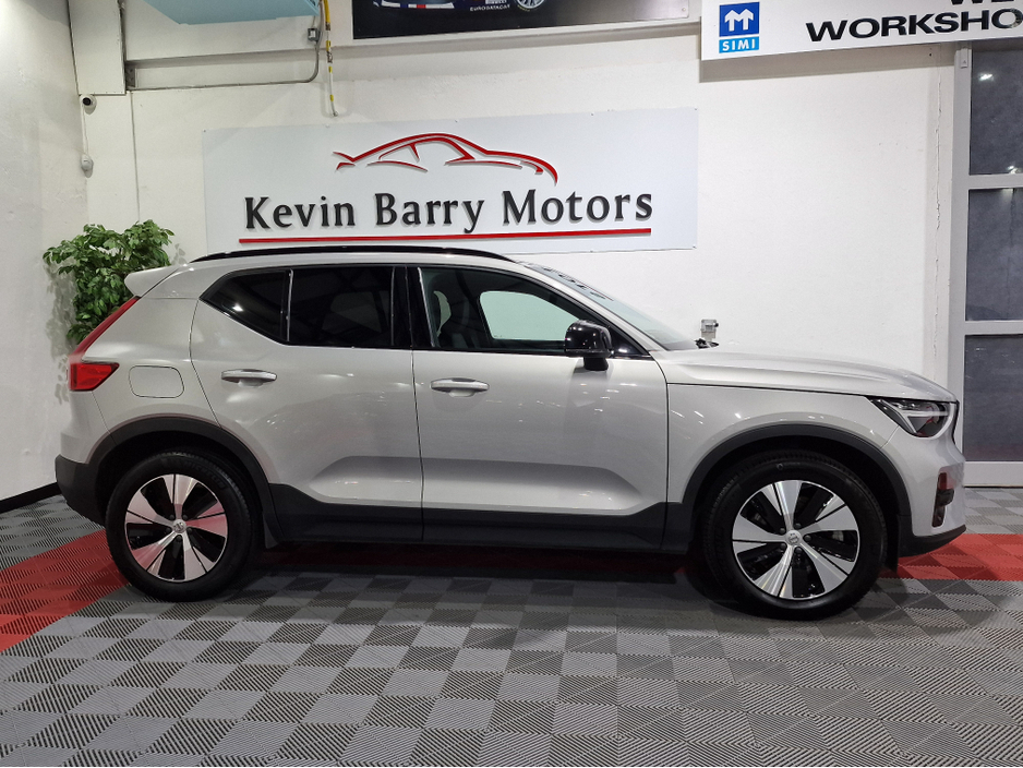 2022 Volvo XC40 T4 RECHARGE PLUS DARK AUTOMATIC **ONE OWNER / APPLE CARPLAY / BLIND SPOT ASSIST / CRUISE CONTROL / ELECTRIC BOOTLID / HEATED FRONT & REAR SEATS / REVERSE CAMERA / SAT NAV / WIRELESS PHONE CHARGING** €33,900