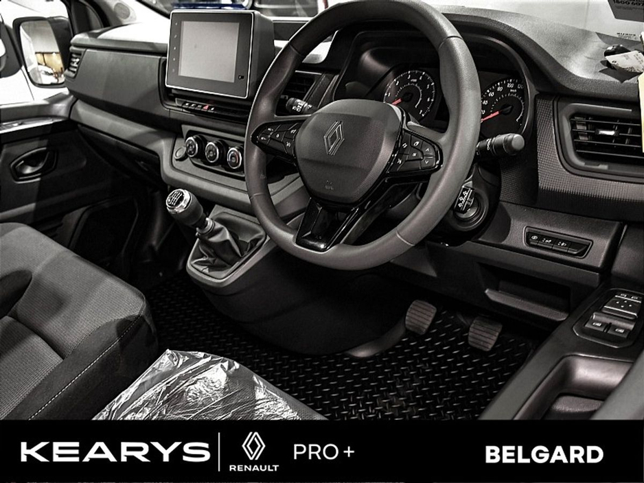 2025 Renault Trafic - image 12