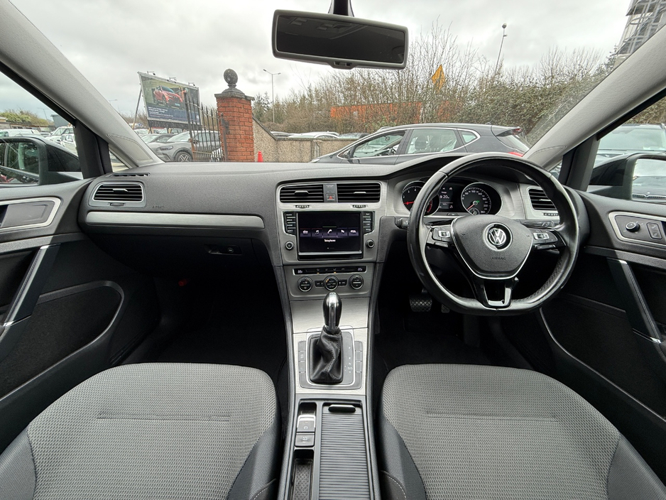 2014 Volkswagen Golf - image 9