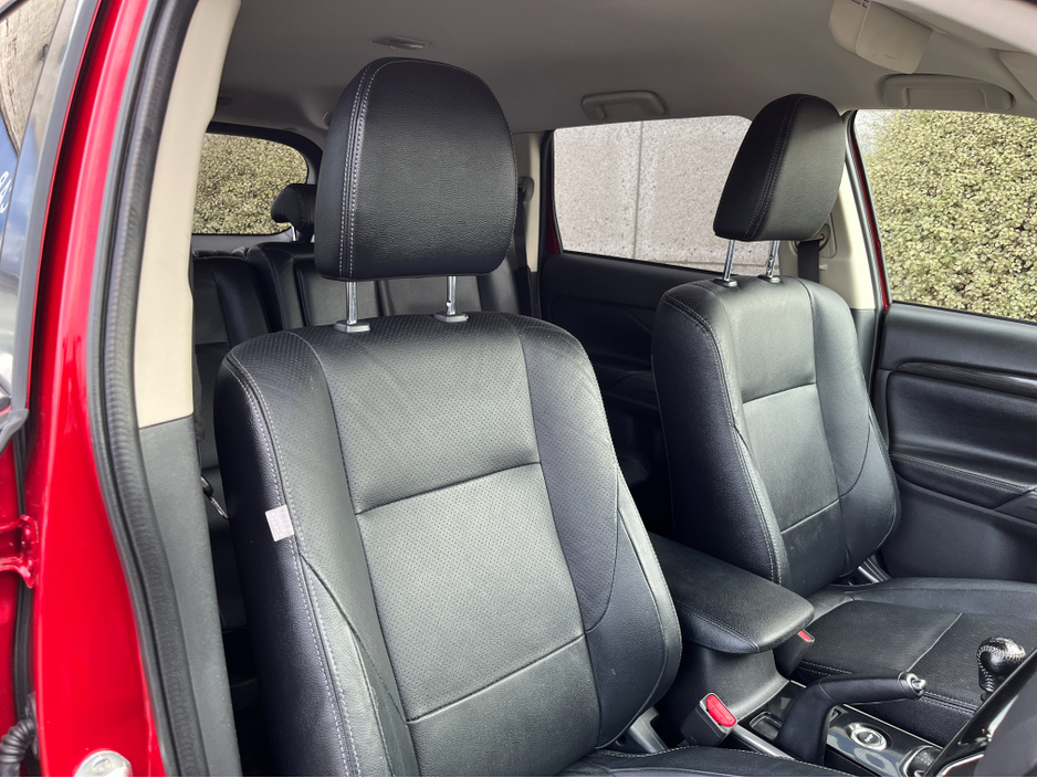 2018 Mitsubishi Outlander - image 13