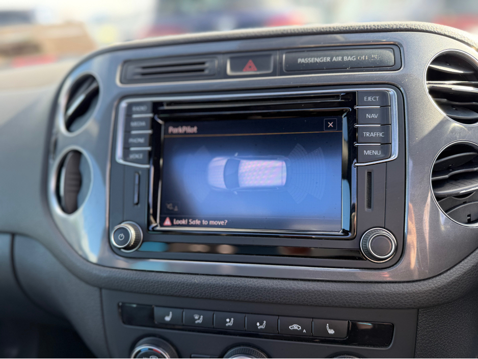 2016 Volkswagen Tiguan - image 25