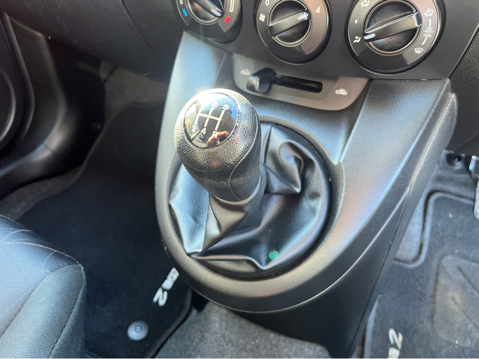 2014 Mazda Mazda2 - image 16