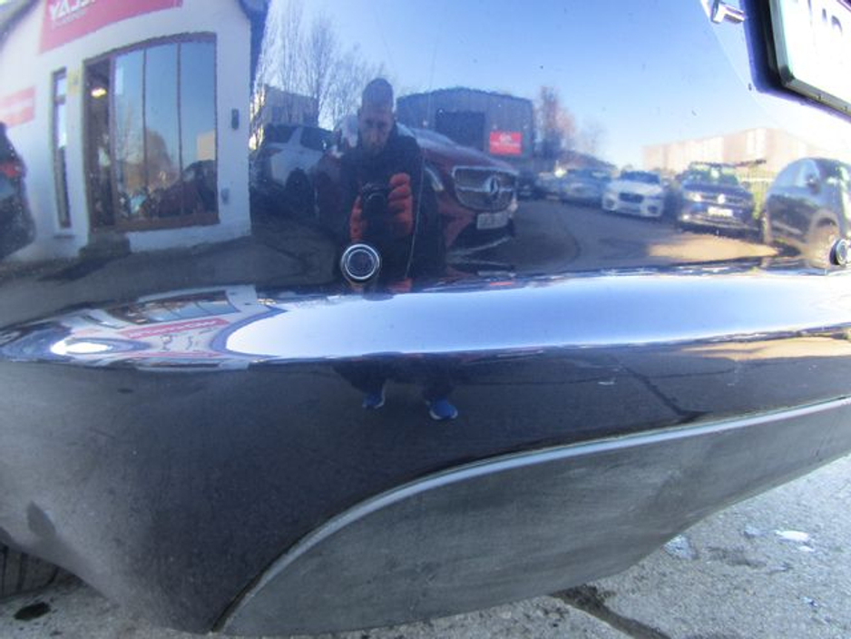 2014 Jaguar XF - image 43