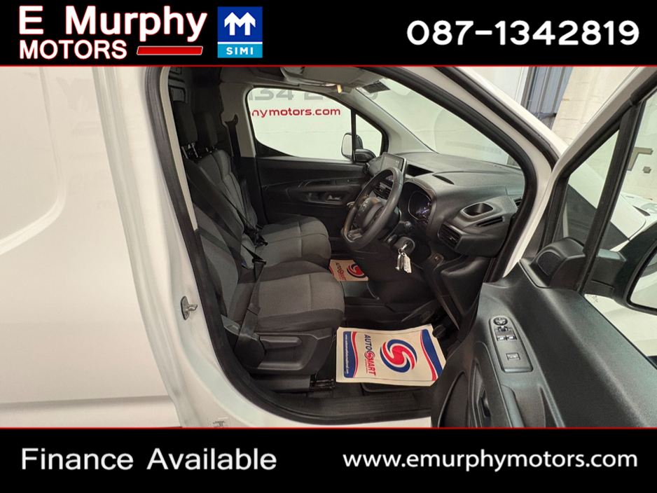 2022 Citroen Berlingo - image 9