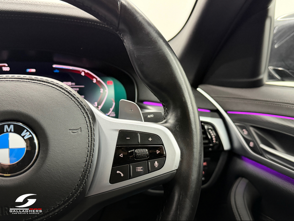 2022 BMW 5 Series - image 25