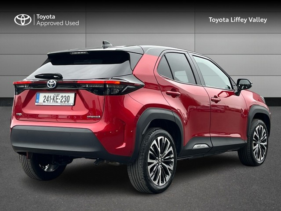 2024 Toyota Yaris Cross - image 2