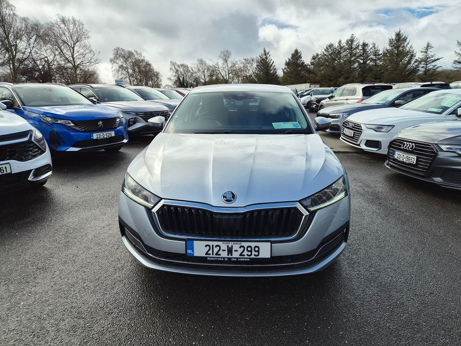 2021 Skoda Octavia - image 2