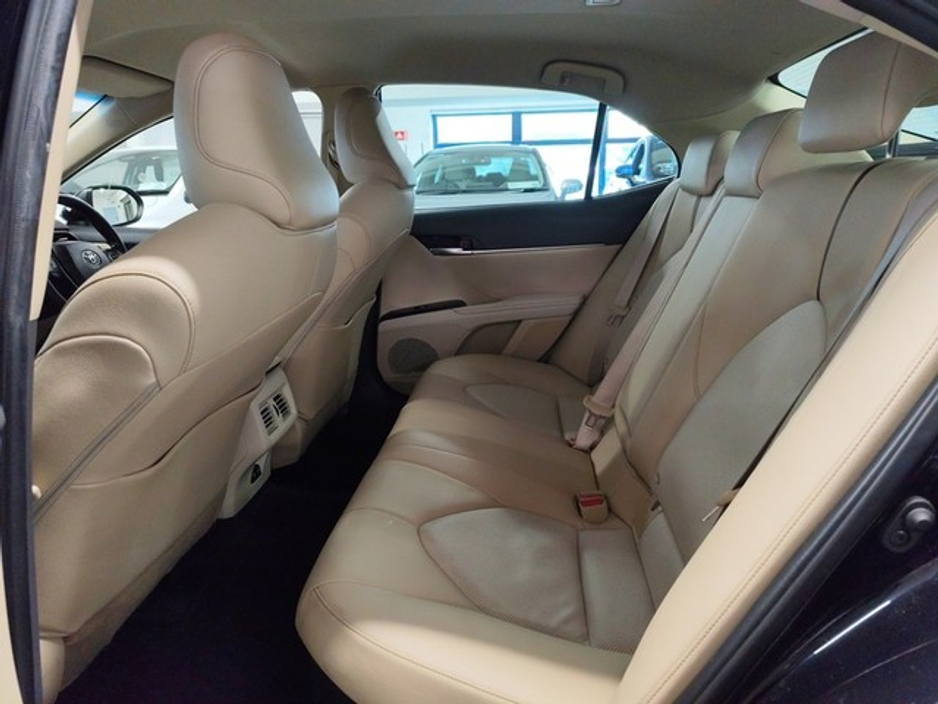 2019 Toyota Camry - image 7