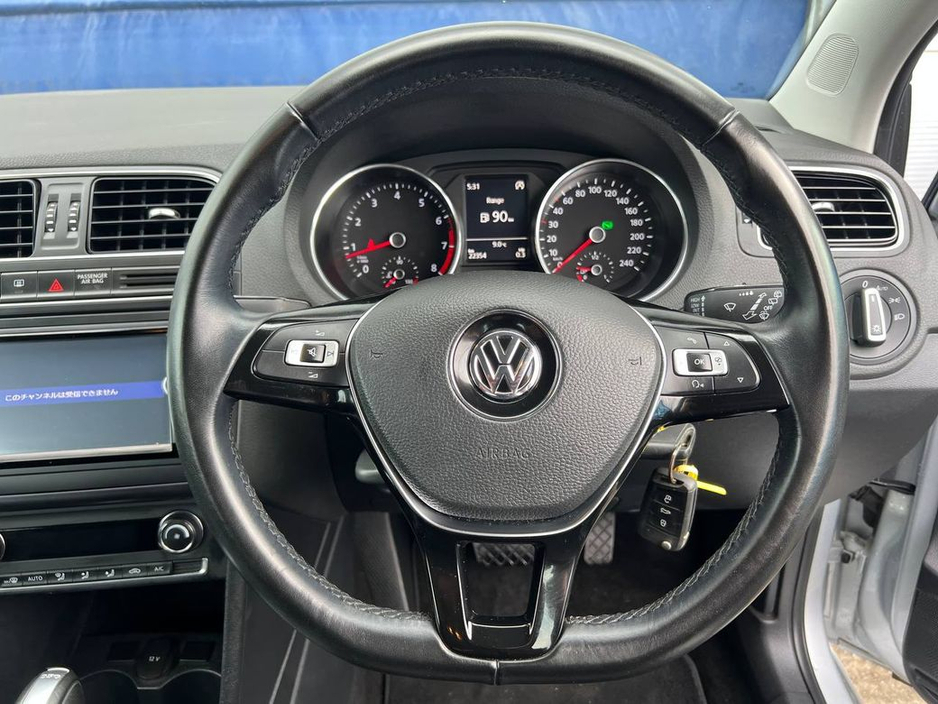 2016 Volkswagen Polo - image 4