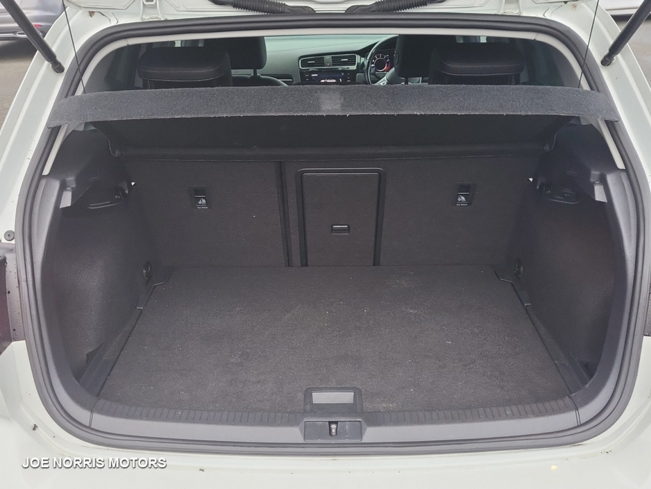 2020 Volkswagen Golf - image 9