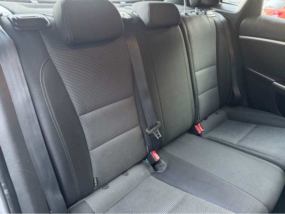 2012 Hyundai i30 - image 12