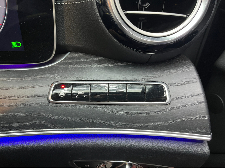 2018 Mercedes-Benz E Class €27950 2018 MERCEDES-BENZ E220D AMG LINE 2.0 AUTOMATIC / CRUISE CONTROL / 360° PARKING CAMERA / ELECTRIC MEMORY & HEATED SEATS / PADDLE SHIFTERS / AMBIENT LIGHTS / APPLE CARPLAY €27,950