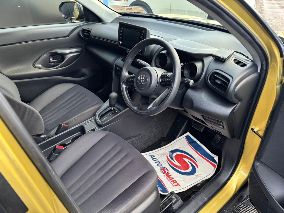 2022 Toyota Yaris Cross - image 4