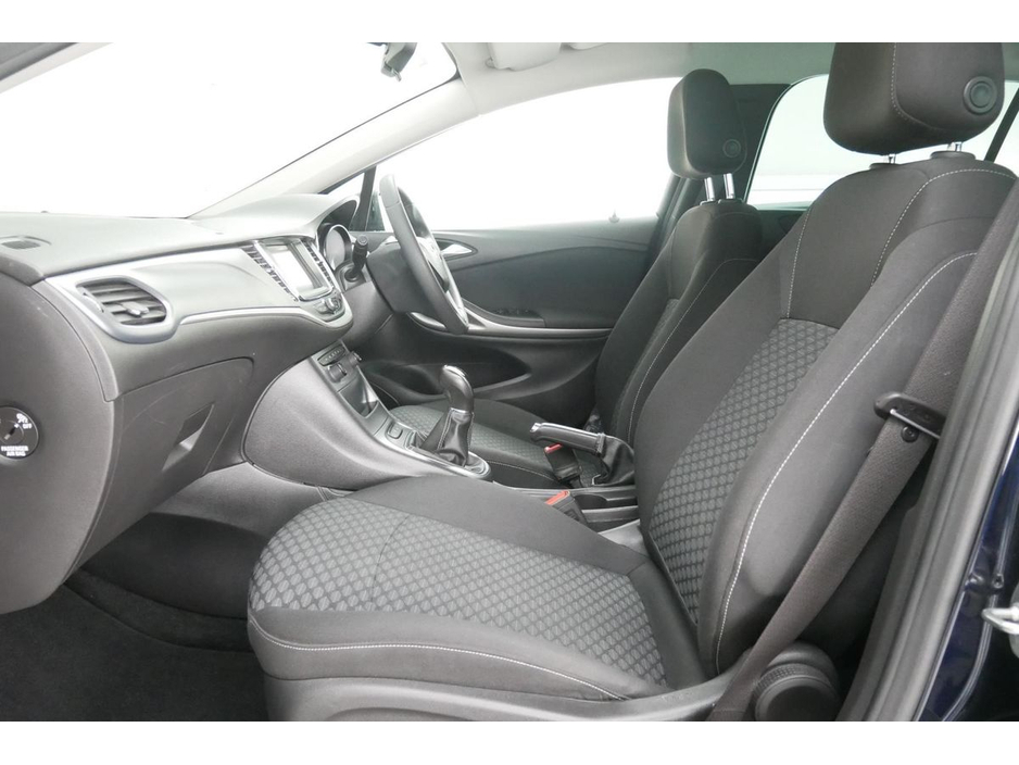 2018 Opel Astra - image 15