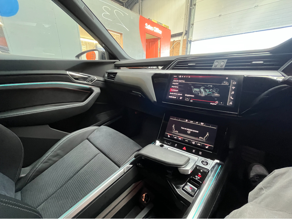 2023 Audi Q8 - image 25