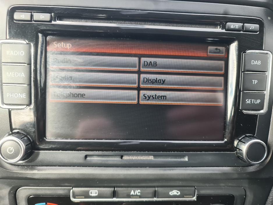 2012 Volkswagen Golf - image 13