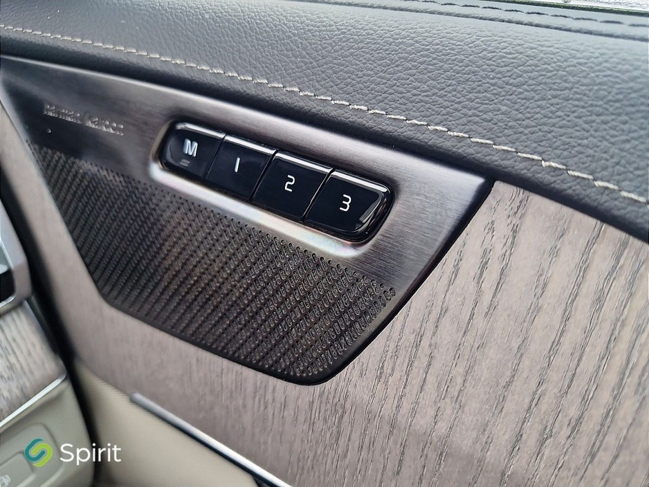 2022 Volvo XC90 - image 12