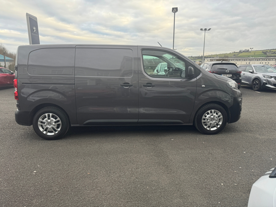 2022 Peugeot Expert  €20,000