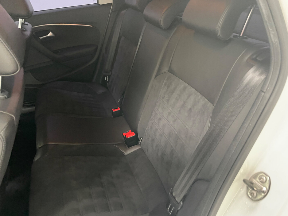 2016 Volkswagen Polo - image 18